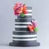 Фотография торта ---vgorode--- выполненного на заказ - Свадебный торт черный с цветами от Choco-plaza